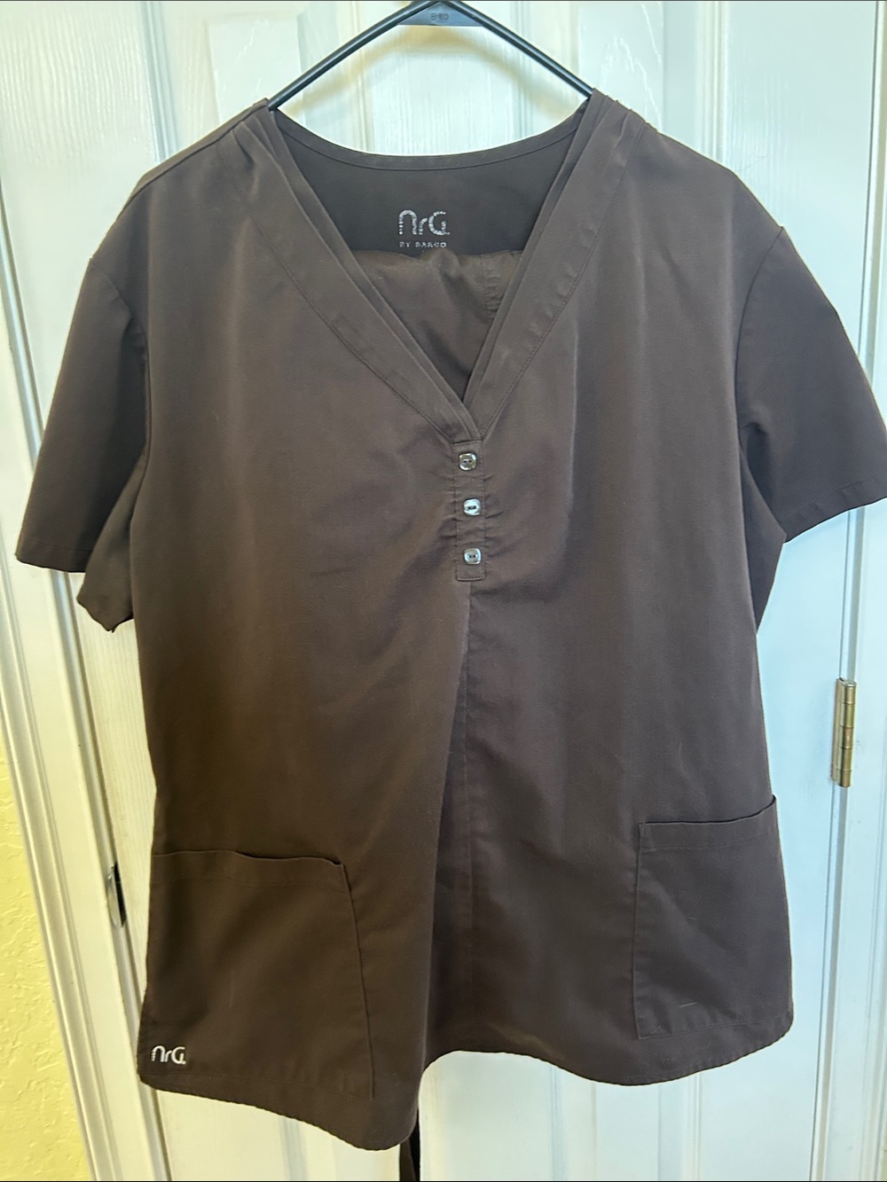 nrg Short Sleeve V-Neck Scrub Top in Brown